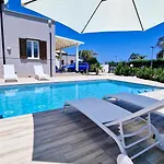 Lilia - Private Pool * Кампофеличе-ди-Роччелла
