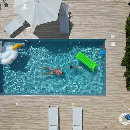 Lilia - Private Pool Вилла Кампофеличе-ди-Роччелла