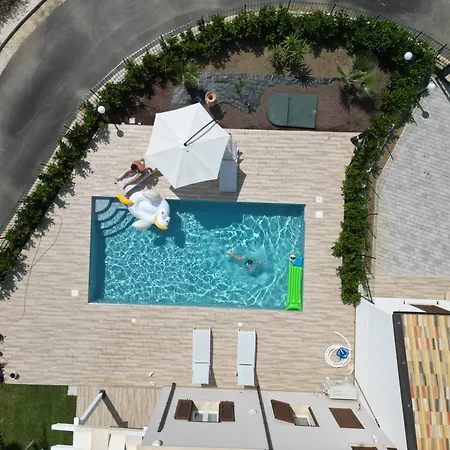 Lilia - Private Pool Вилла Кампофеличе-ди-Роччелла