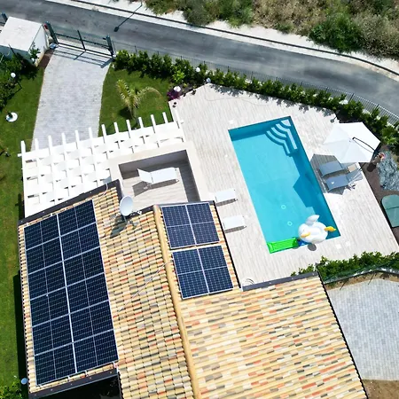 Lilia - Private Pool * Кампофеличе-ди-Роччелла